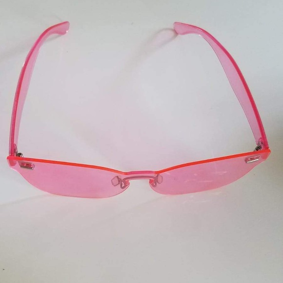 Women’s Sunglasses - Picture 2 of 2